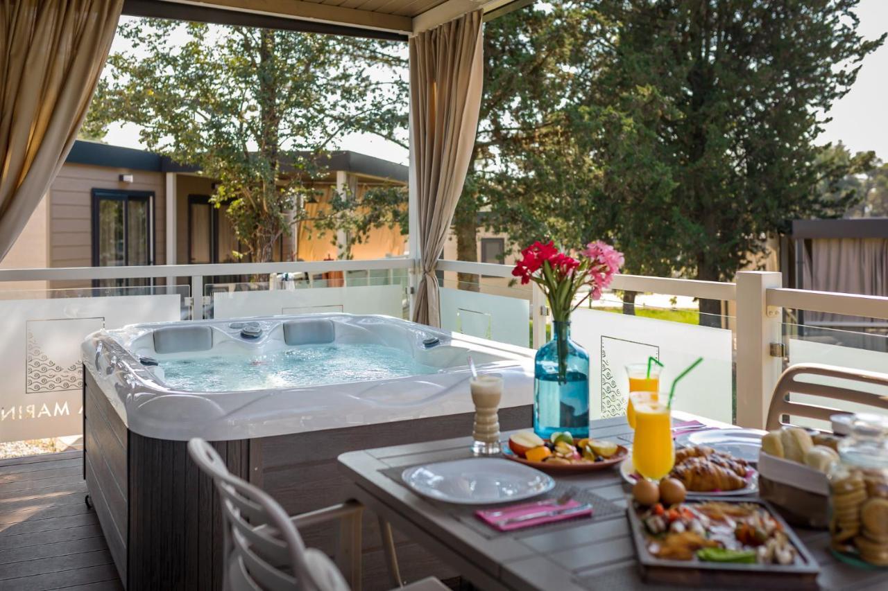 Premium Camping Homes Santa Marina, Lanterna Tar-Vabriga Exteriör bild