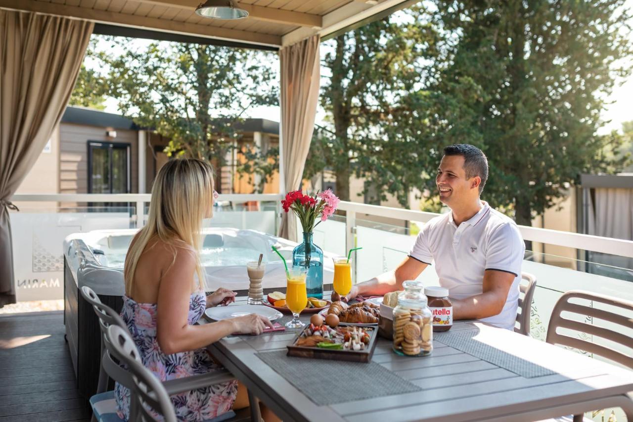 Premium Camping Homes Santa Marina, Lanterna Tar-Vabriga Exteriör bild