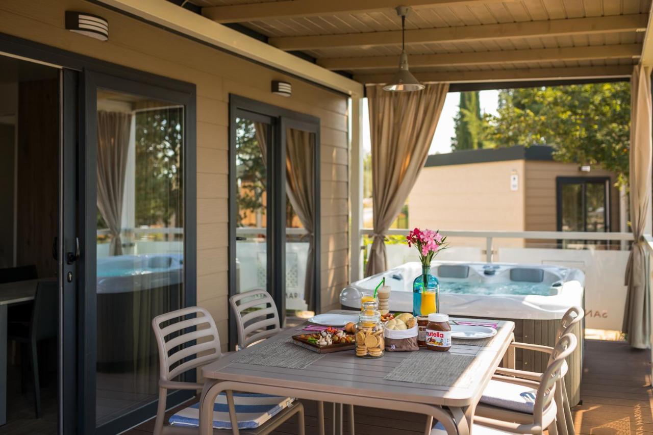 Premium Camping Homes Santa Marina, Lanterna Tar-Vabriga Exteriör bild
