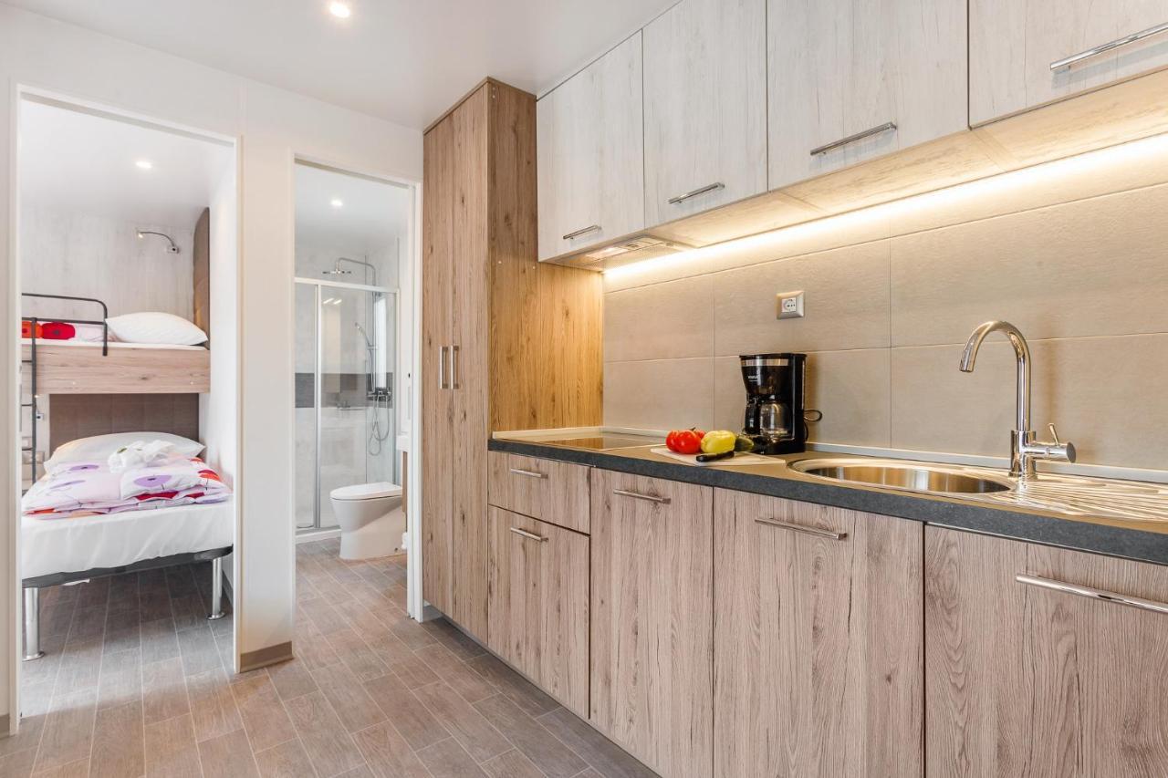 Premium Camping Homes Santa Marina, Lanterna Tar-Vabriga Exteriör bild